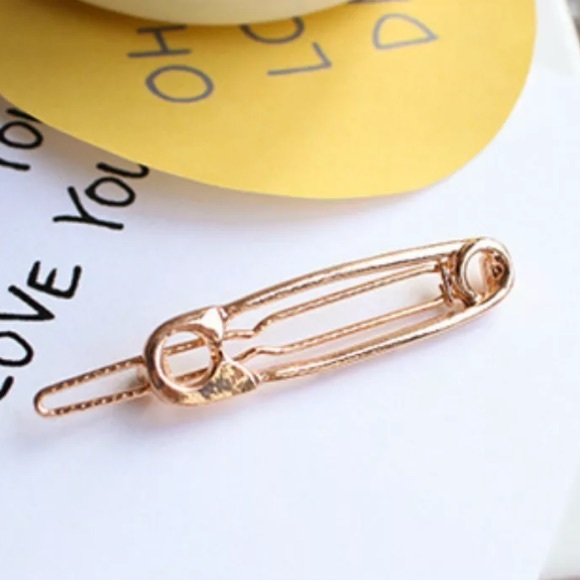⚜️[𝟯/$𝟭𝟴]⚜️Safety Pin Simple Hair Clip NEW - Picture 5 of 8